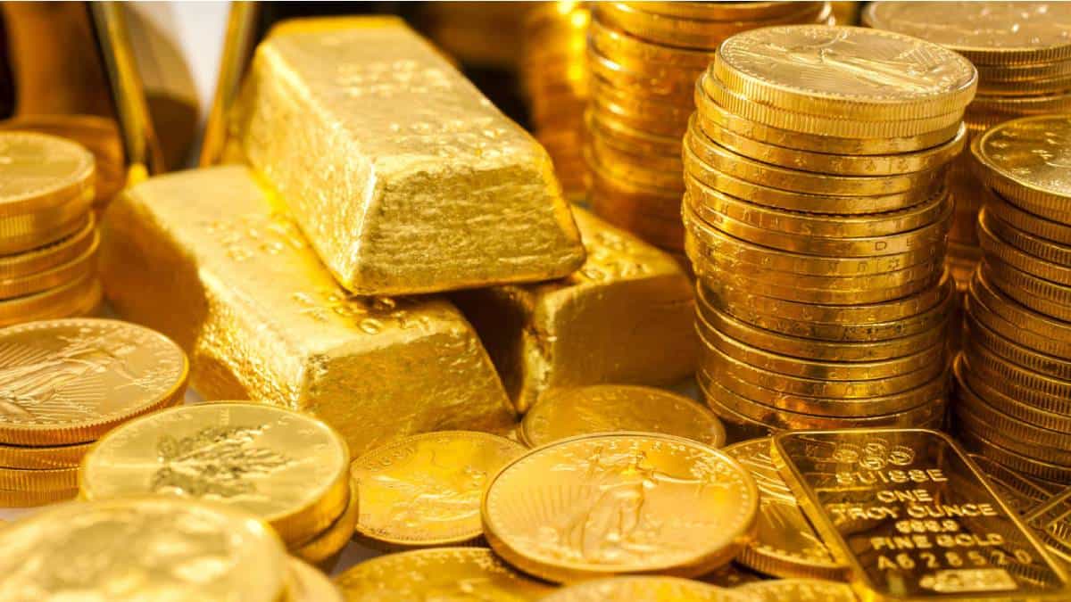 Precio del oro cae por subida repentina del dólar