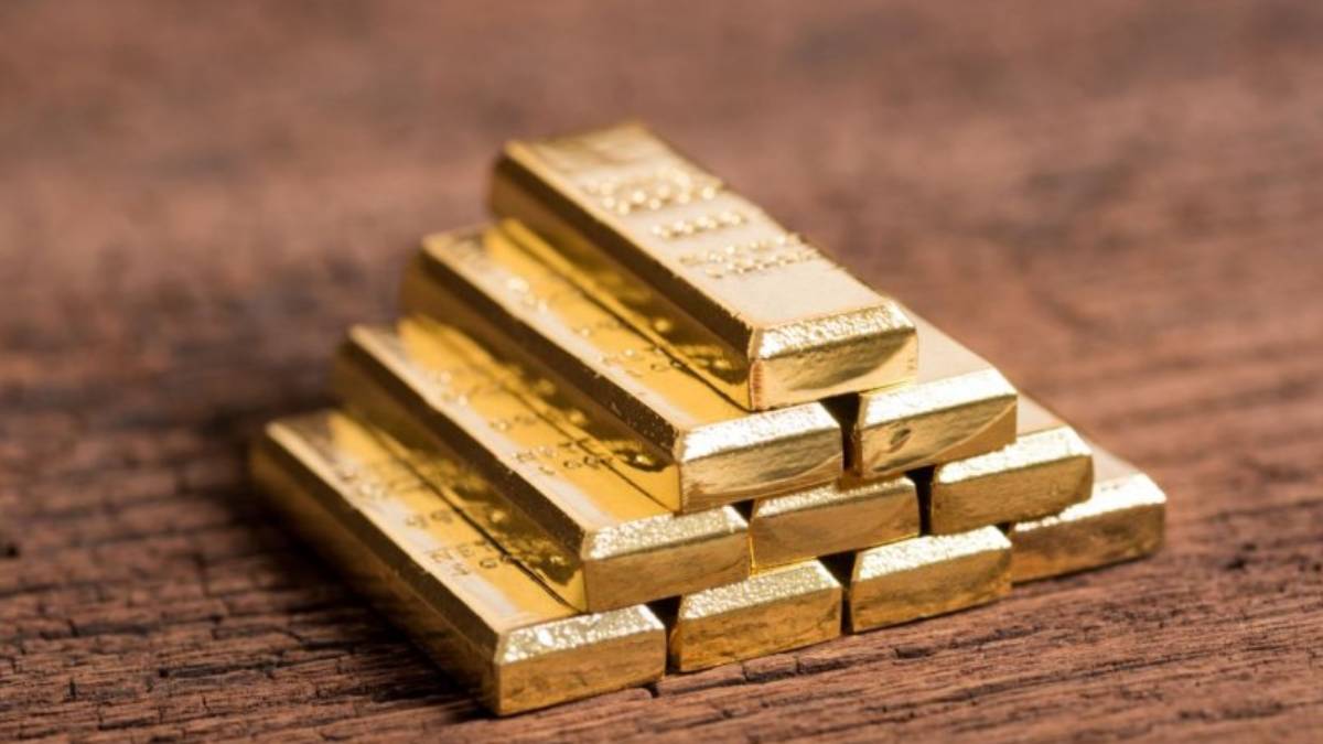 metales: oro cae por dólar al alza, cobre continúa subiendo