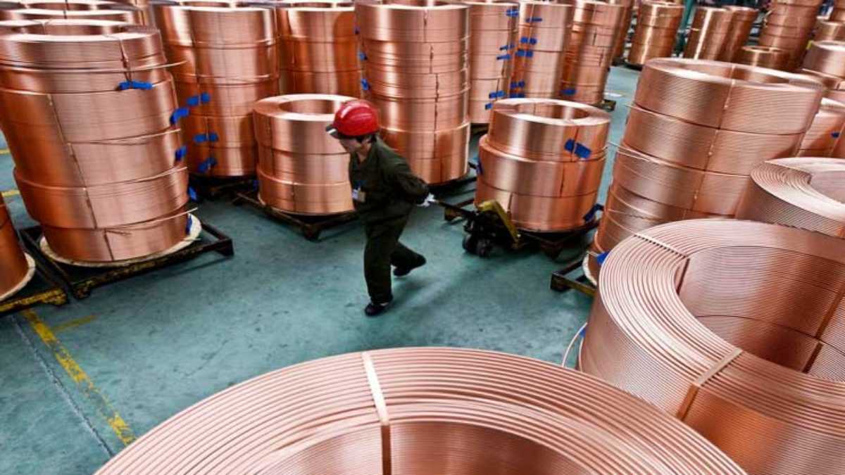 China subasta casi 150.000 toneladas de metal de su reserva