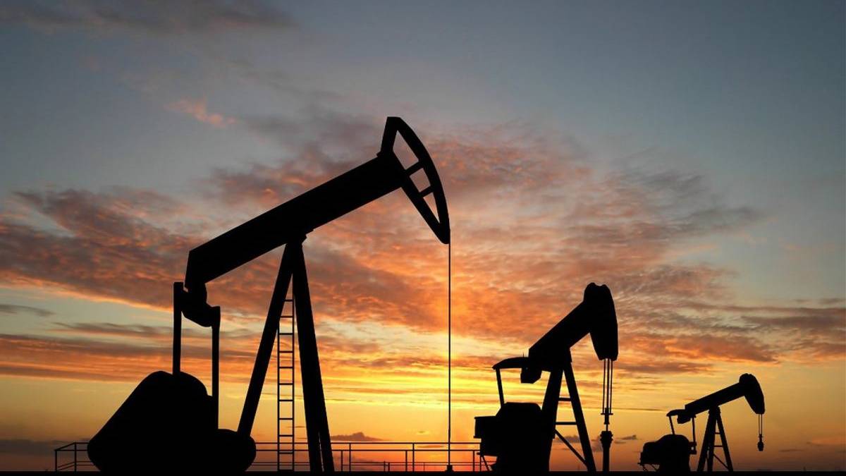 Precio del petróleo sube por tormenta Ida en golfo de México