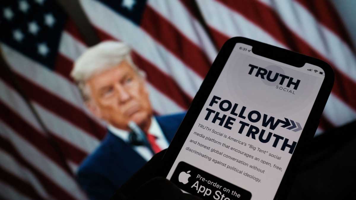 Donal Trump presenta Truth Social, su propia red social