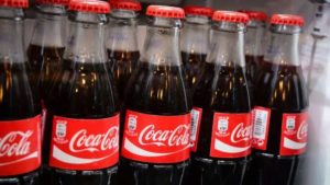Ganancias de Coca-Cola al alza por aumento de consumo